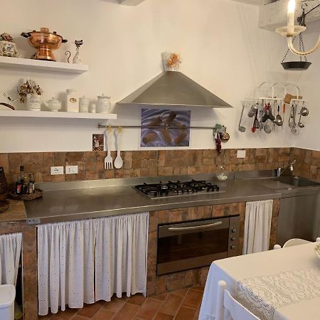 La Casa Dei Ricordi Lägenhet Collesalvetti Exteriör bild